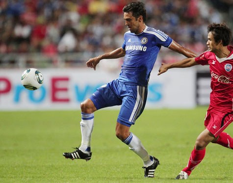 Paulo Ferreira bấy lâu nay vẫn là gánh nặng cho Chelsea.
