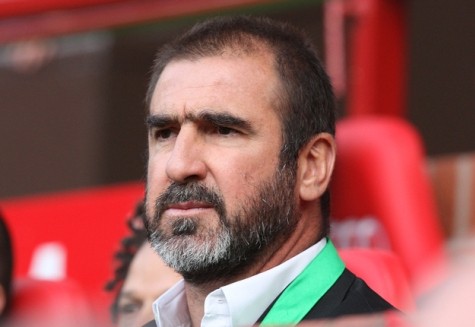 Cantona bị đuổi khỏi sân vì tỏ thái độ với trọng tài
