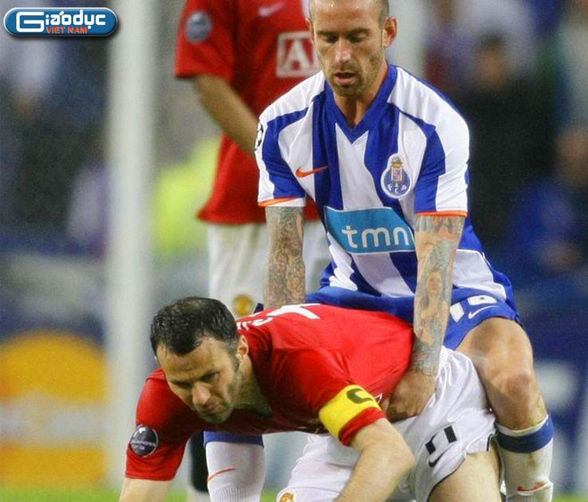 Giggs bị Meireles 'khống chế' trong trận Man Utd - Porto tại Champions League 2007/08