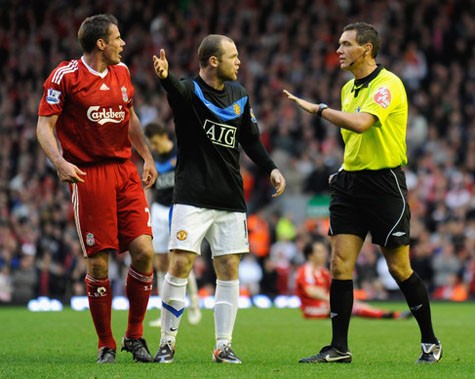 Trọng tài Marriner trong trận Liverpool - Man Utd ngày 25/10/2009
