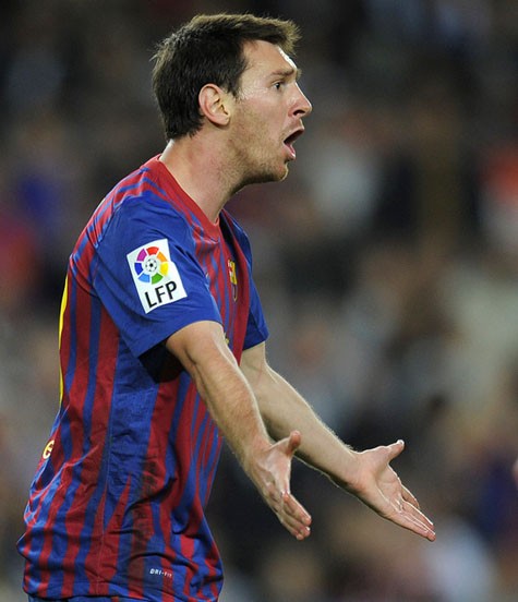 Theo Messi, Barca đôi khi phải quen với việc bị trọng tài xử ép...