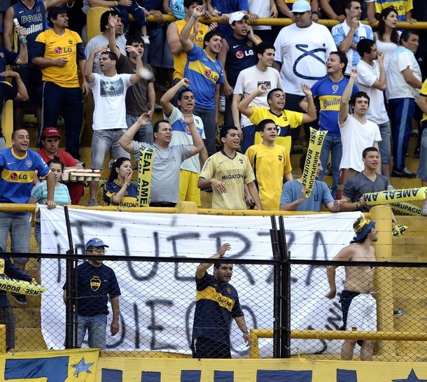 Ở Boca Juniors, các fan đã dành cho Maradona những thông điệp chia buồn