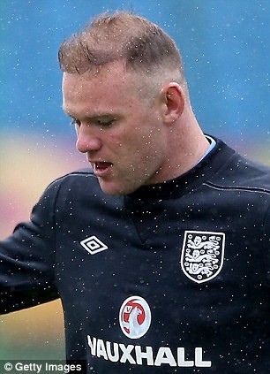 Trước Rooney phải mất hàng chục ngàn bảng cấy tóc, giờ anh lại cắt đi...