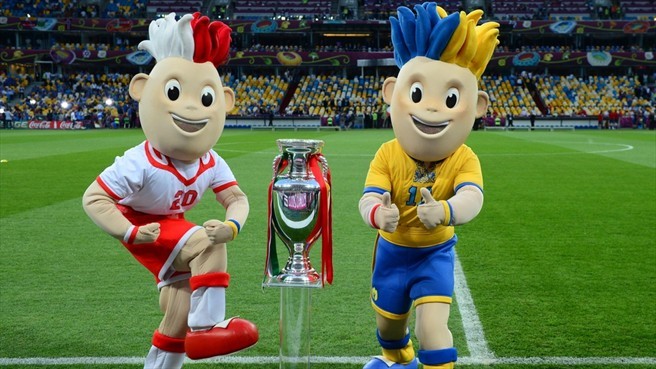 Mascots (linh vật): Linh vật của EURO 2012 là Slavek và Slavko