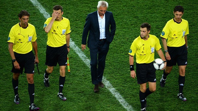 Quit (đào thoát): Những cuộc đào thoát khỏi băng ghế chỉ đạo diễn ra rất nhiều sau EURO 2012. Điển hình là Slaven Bilić, Dick Advocaat, Blanc và Van Marwijk.