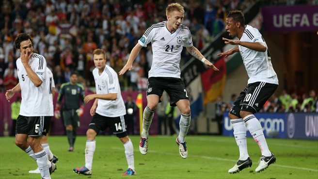 Young (trẻ): Đức là đội tuyển trẻ trung nhất EURO 2012 với tuổi đời trung bình là 25,4.