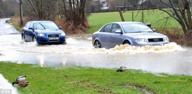 Nhưng liệu họ có về đến nhà khi nhiều nơi ở vùng Đông Bắc nước Anh đã xuất hiện tình trạng ngập lụt?