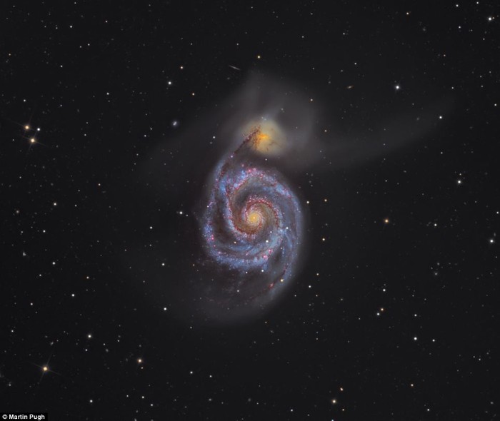 Hình ảnh tuyệt đẹp về thiên hà hình xoắn ốc Whirlpool của nhiếp ảnh gia Martin Pugh, người được lựa chọn có bức ảnh đẹp nhất.