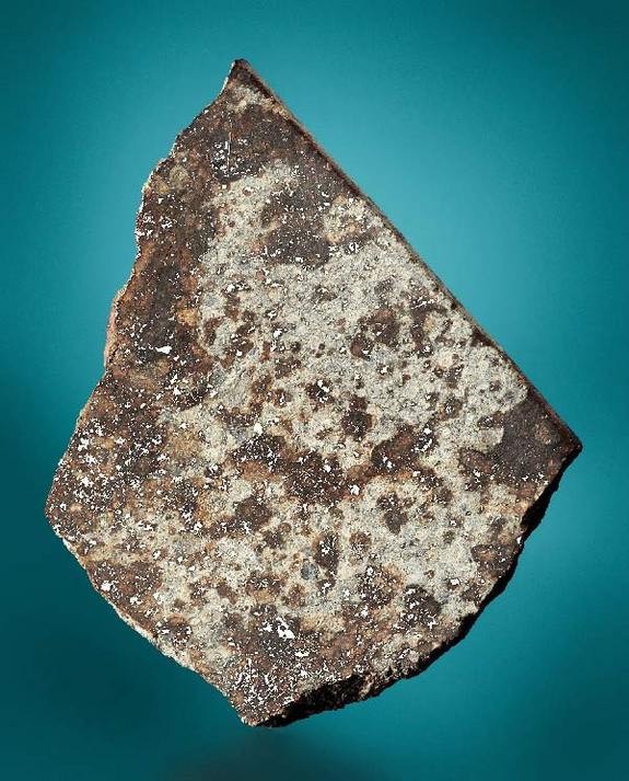 Mảnh vỡ này là một phần của thiên thạch Valera. Vụ việc xảy ra năm 1972 tại Venezuela, mảnh thiên thạch Valera đã rơi xuống một cánh đồng và trúng một con bò. Mẩu thiên thạch này được bán với giá 1.300 USD.
