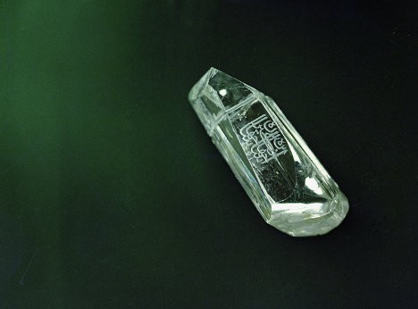 Viên kim cương Shah được tìm thấy ở Ấn Độ, nặng 88,7 carat. Đây là một trong những kho báu lớn nhất của các vị vua Ba Tư, là quà tặng cho Nga Hoàng Nicholas I dưới thời cai trị Ba Tư.
