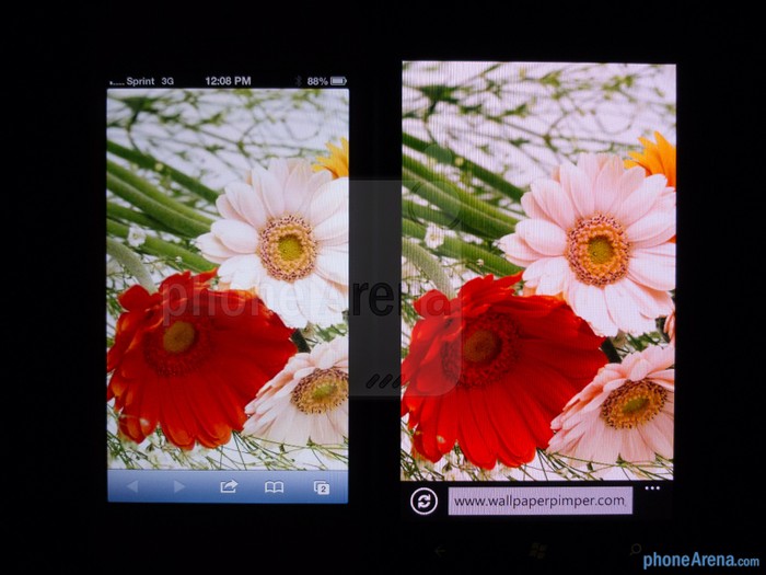 iPhone 5 (bên trái) và Lumia Nokia 900 (bên phải)