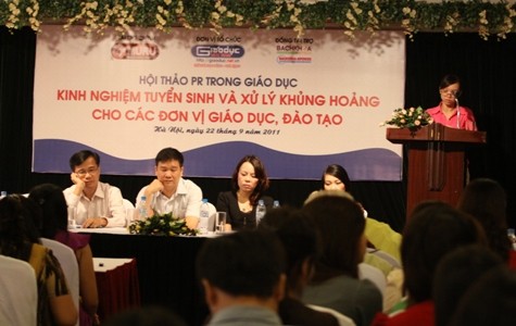 Bà Nguyễn Bích Hạnh - Giám đốc Truyền thông, Công ty CP Truyền thông V tham dự Hội thảo với tham luận: "Gợi ý phương tiện quảng bá cho các cơ sở giáo dục, đào tạo".