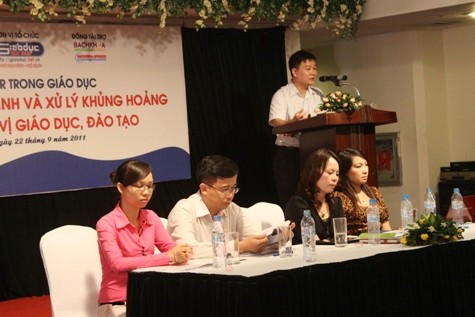 Nhà Báo Nguyễn Tiến Bình, Tổng biên tập Báo điện tử Giáo dục Việt Nam phát biểu tại Hội thảo.