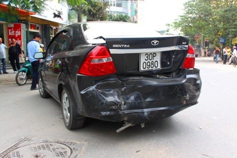 Trong số 3 chiếc ô tô liên quan trong vụ tai nạn thì chiếc Gentra bị hư hỏng nặng nhất.