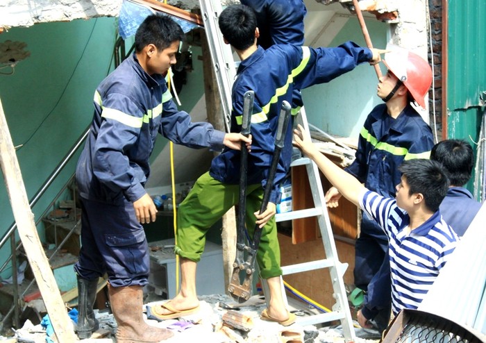 Đại tá Nguyễn Văn Lâm, Trưởng phòng CSPCCC quận Hoàng Mai thừa nhận, hiện nay việc trang bị về số lượng, chủng loại và cả về chất lượng các thiết bị phục vụ công tác cứu hộ ở thủ đô Hà Nội còn quá thiếu và yếu.