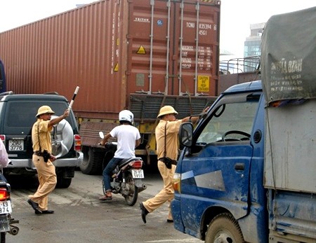 Từ 6h đến 21 h hằng ngày kể từ 3/1/2012 đến 6/2/2012 xe tải có tải trọng 0,5 tấn trở lên sẽ bị cấm. (Ảnh minh họa)