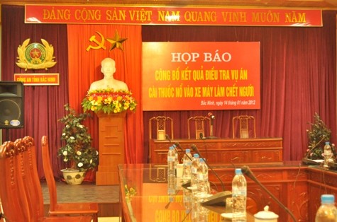 Công an thành phố Bắc Ninh đang họp báo, thông báo thông tin về vụ nổ kinh hoàng. (Ảnh Tuấn Nam)