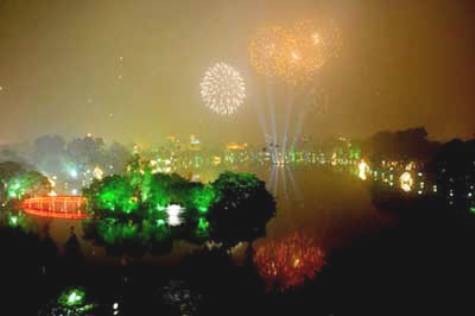 Đêm giao thừa năm nay, Hà Nội sẽ đón năm mới trong mưa rét. (Ảnh minh họa)