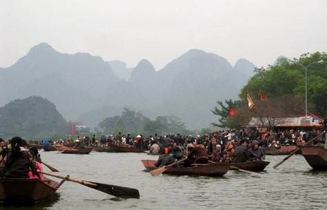 Hôm nay, lễ hội chùa Hương sẽ chính thức khai hội, tuy nhiên, thời tiết sẽ có mưa phùn và rét đậm