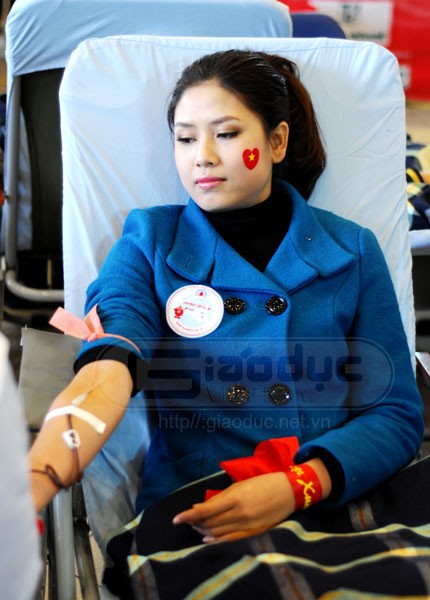 Cùng Ngọc Hân đi hiếu máu còn có Hoa hậu Biển 2010 Nguyễn Thị Loan