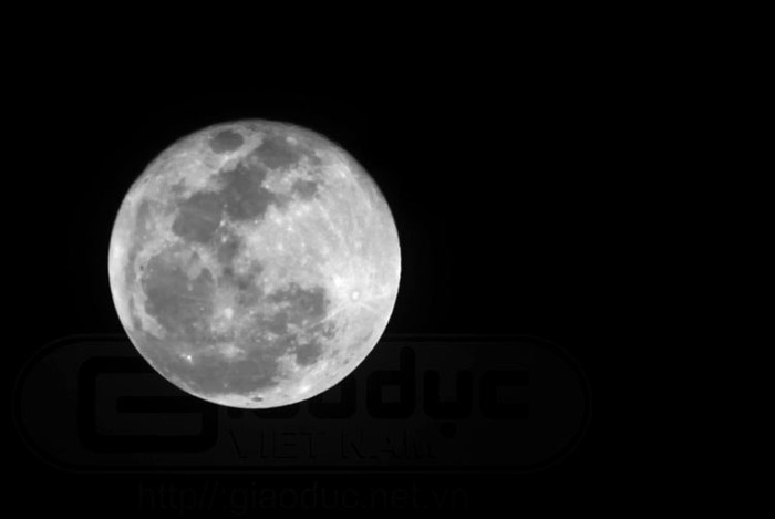 Trước khi "siêu mặt trăng" bị khuất lấp hoàn toàn sau những đám mây đen, nó đã phát sáng rực rõ. Xem siêu mặt trăng đêm 5/5/2012 trên thế giới