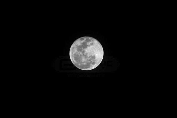 Trên thế giới, hiện trượng mặt trăng tiến gần trái đất đã diễn ra vào khoảng 3h (giờ GMT) và kéo dài hơn nửa tiếng đồng hồ. Tuy nhiên, vào thời điểm đó thì ở Việt Nam đang là khoảng hơn 10h sáng nên không thể quan sát được siêu mặt trăng lúc đạt độ lớn cực điểm. Xem siêu mặt trăng đêm 5/5/2012 trên thế giới