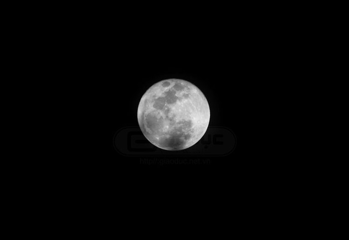 Phải đến tối (tức khoảng 8 tiếng sau) thì mới có thể thấy được "siêu mặt trăng" ở Việt Nam, và đương nhiên lúc này, mặt trăng cũng đã không còn gần trái đất và con người có thể quan sát nó ở mức lớn nhất như vào thời điểm 10h sáng (giờ Hà Nội) ngày 6/5 được. Xem siêu mặt trăng đêm 5/5/2012 trên thế giới