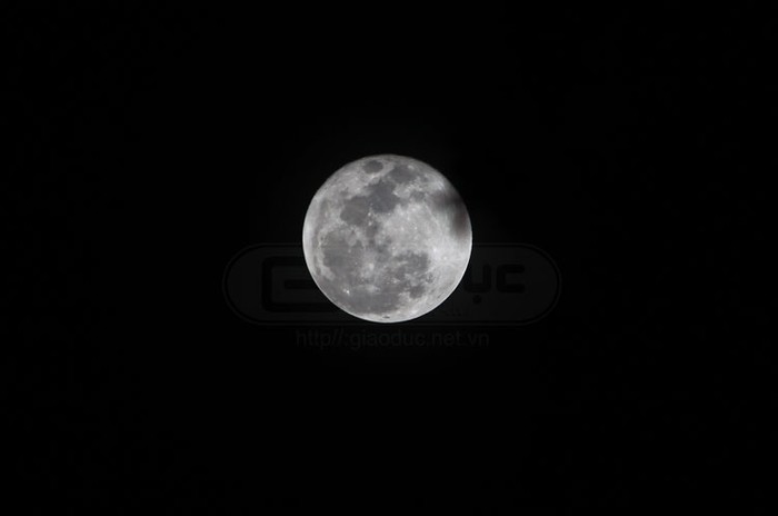 Tuy nhiên, dù ở Hà Nội, khi có thể thấy được hình ảnh mặt trăng thì nó cũng to hơn so với bình thường. Xem siêu mặt trăng đêm 5/5/2012 trên thế giới