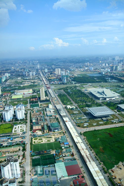 Toàn tuyến cầu cạn vành đai 3 nhìn từ nóc tòa nhà cao nhất Việt Nam.