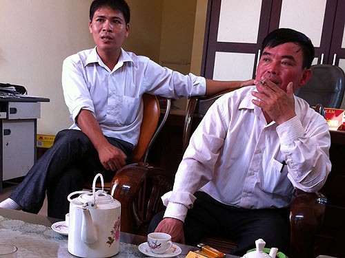 Anh Nguyễn Văn Trường (trái), Bí thư Đoàn Thanh niên xã Thanh Lâm, huyện Lục Nam - Bắc Giang, không khỏi rùng mình trước tội ác của Lê Văn Luyện
