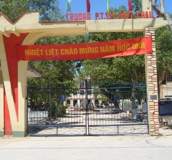 Cổng trường THPT Diễn Châu 2 nơi xảy ra vụ bắt cóc gây xôn xao vùng quê nghèo xứ Nghệ mấy ngày nay
