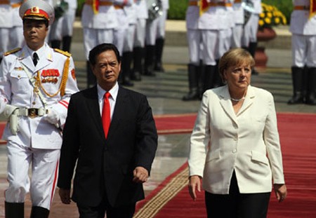 Lễ đón Thủ tướng Đức Angela Merkel tại Hà Nội sáng 11/10 (ảnh: VNE)