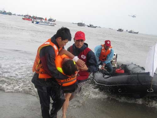 Trực thăng, tàu cứu hộ và 5.000 người ứng phó sóng thần ảnh 6