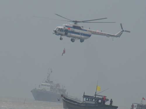Trực thăng, tàu cứu hộ và 5.000 người ứng phó sóng thần ảnh 5