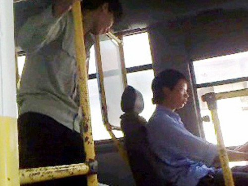 Bộ trưởng Thăng: "Khởi tố vụ làm nhục khách xe buýt nếu..." ảnh 2