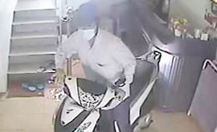 Một vụ trộm xe máy tại khách sạn trong vòng 3 giây - Ảnh minh hoạ