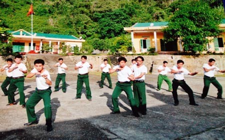Các chiến sĩ Đồn Biên phòng 267 rèn luyện võ thuật.