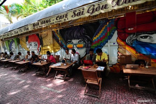 Tại một quán cafe trên đường Nguyễn Trung Trực, TP HCM.