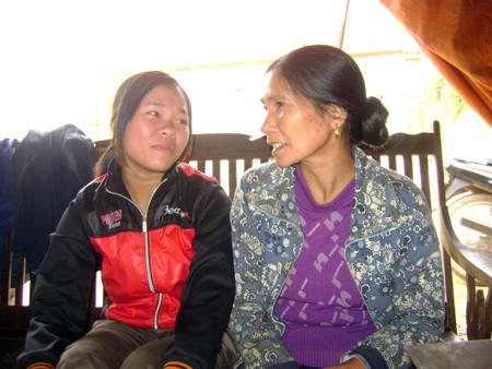 Hai mẹ con bà Hồ Thị Lý được anh Sáng cứu sống.