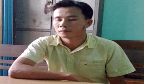 Chân dung gã yêu râu xanh lừa tình cưỡng hiếp xuyên Việt Nguyễn Hữu Đông bị bắt giữ tại công an Đà Nẵng.