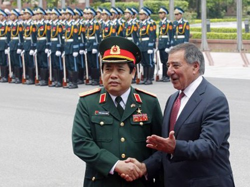 Tướng Phùng Quang Thanh: Việt Nam có nhu cầu mua vũ khí Mỹ ảnh 1