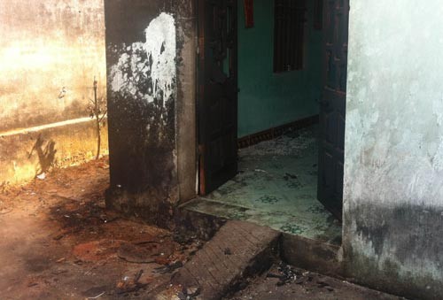 Ngôi nhà của chị T. bị cháy đen do Nguyễn Văn Thông phóng hỏa