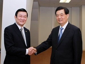 Chủ tịch nước Trương Tấn Sang gặp Tổng Bí thư, Chủ tịch nước Trung Quốc Hồ Cẩm Đào. (Ảnh: Nguyễn Khang/TTXVN)