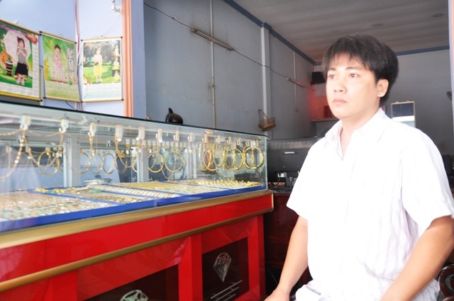 Ông Nguyễn Thanh Phong đã kịp tri hô cho người dân gần đó truy đuổi, khống chế và bắt giữ được Quang.