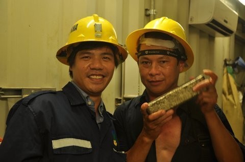 Một khối vàng nặng hơn 5 kg được khai thác tại mỏ Đắk Sa, Phước Sơn, Quảng Nam