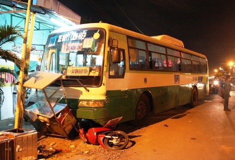 Hiện trường vụ tai nạn xe buýt