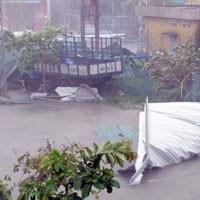Người dân trong tâm bão không kịp trở tay khi bão đổ bộ (Ảnh minh họa)