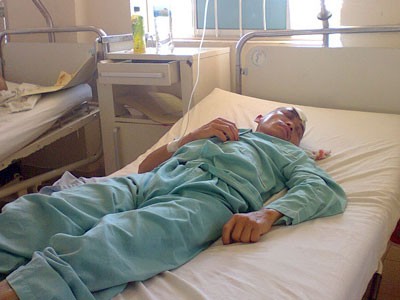 Bệnh nhân Cư A Dũng tại bệnh viện.