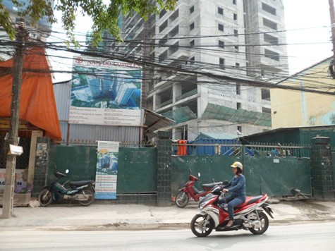 Tòa nhà Nam Đô Complex nơi công nhân rơi từ tầng 16, tại 609 Trương Định, Hoàng Mai, Hà Nội. Ảnh Xuân Hải.
