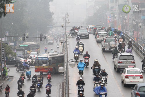 Hà Nội: Sương mù bao trùm thành phố, Tin tức trong ngày, suong mu, ha noi, mua phun, giao thong, xe may, o to, nha cao tang, tin nong, tin nhanh, vn